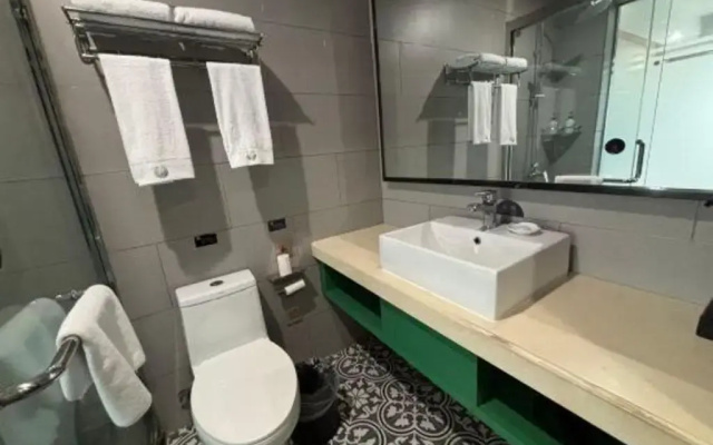 GME Anqing City Qianshan County Fortune Plaza Hotel
