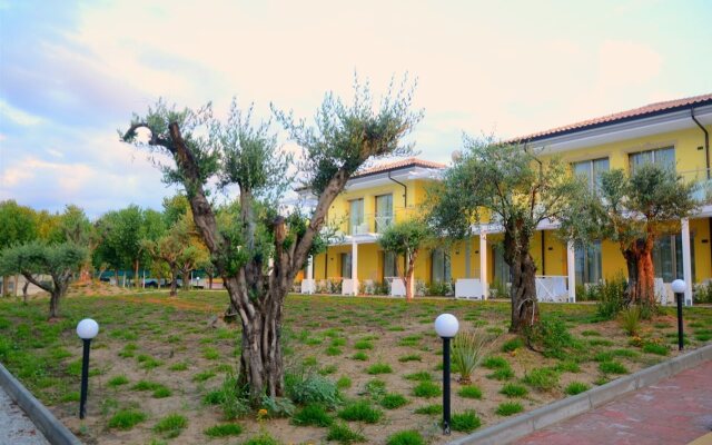 Hotel Baia Di Trainiti