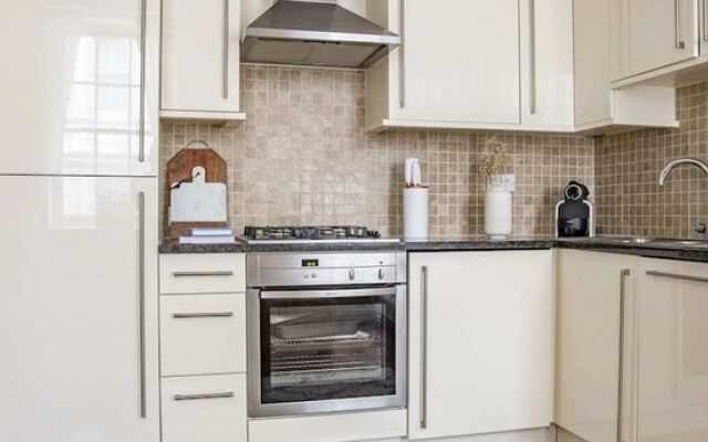 Charming Charing Cross Flat