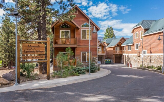 Mammoth Gateway Village 11
