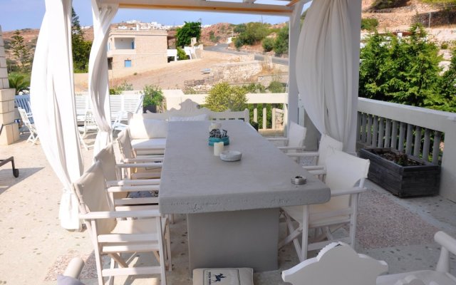 2 bedrooms appartement at Psathi 700 m away from the beach with sea view and furnished terrace