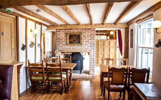 The Horse & Cart Inn