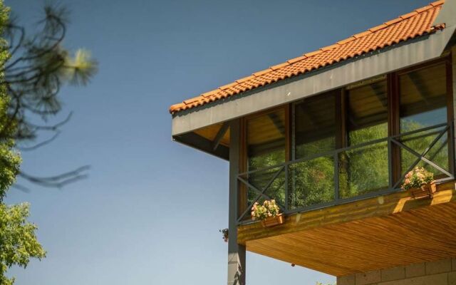 Sunolus Vineyard House