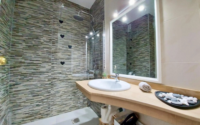 Ocean and Sun Studio Apartment