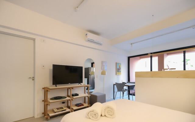 Tabas by Blueground Magdalena Laura