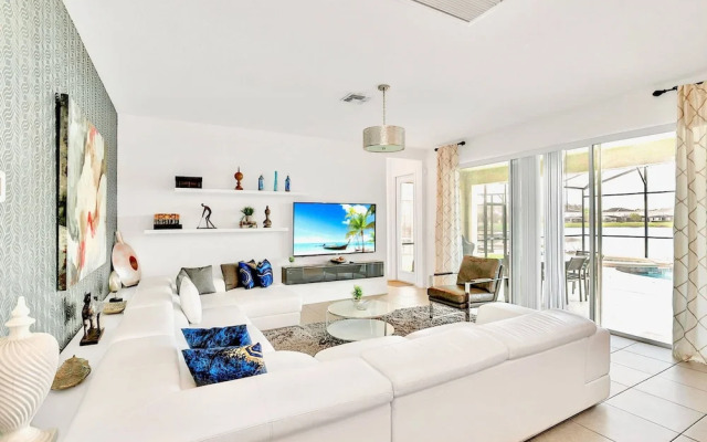 Waterfront Pet-friendly Home w Pool-spa-games-bbq