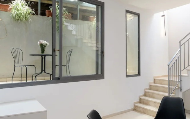 Elegant Duplex with XL Patio by FeelHome