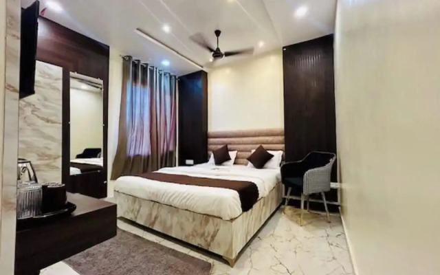 Hotel R K Palace