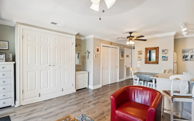 Sandpiper Cove 8245 Studio Bedroom Condo by RedAwning