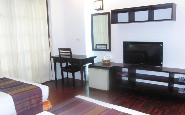 Chitchareune Muangluang Hotel