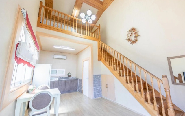 Gurye Jeonmangjoeunjip Pension