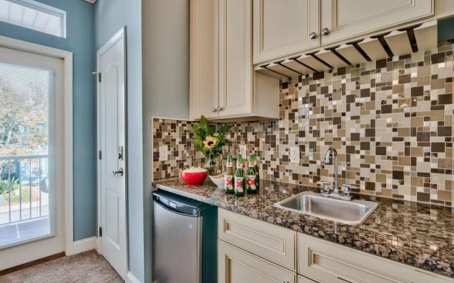 Kono - Coral in Destin