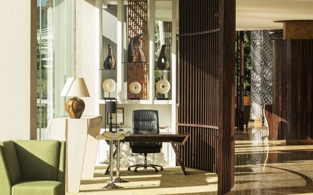 ASTON Bellevue Radio Dalam