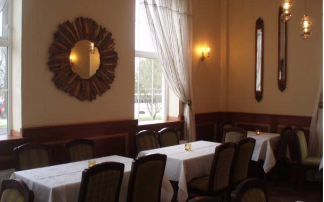 Round Tower Hotel