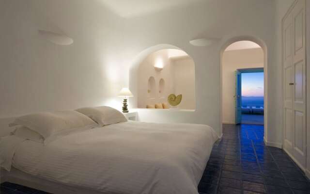 White Santorini Suites & Spa