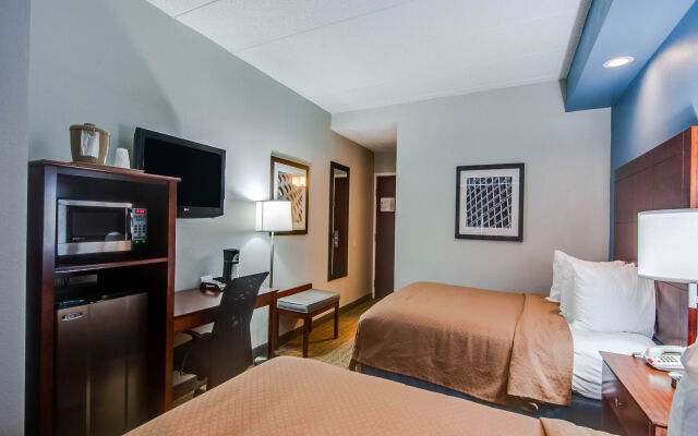 Clarion Pointe Staunton East