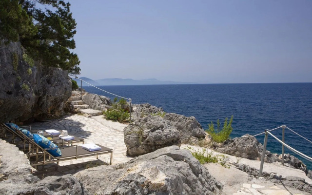 dell Mar stone house