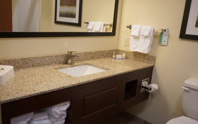 Cobblestone Hotel & Suites - Newton