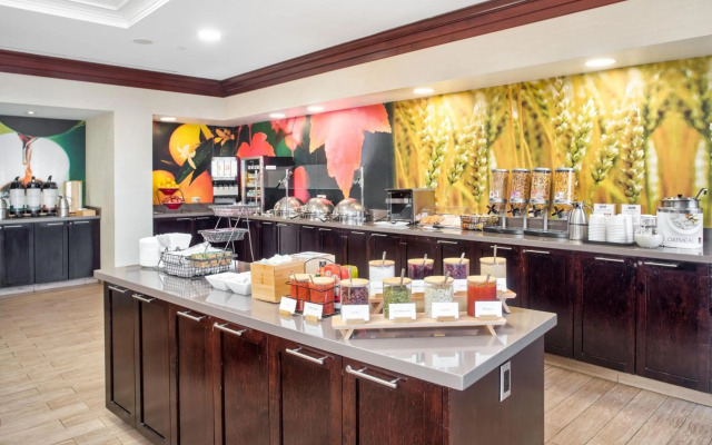 Fairfield Inn and Suites by Marriott Toronto Airport