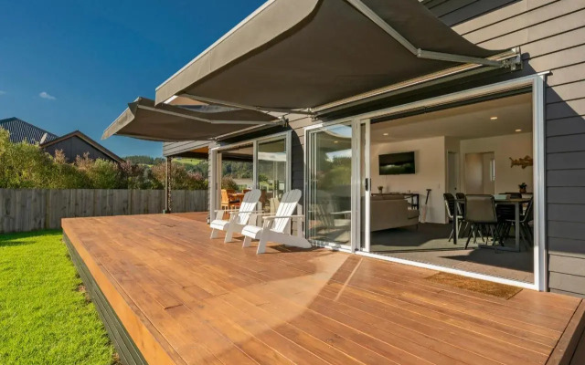 Sundaze Escape - Cooks Beach Holiday Home