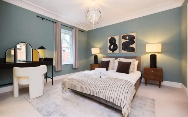 The Ascot Escape - Stylish 4bdr With Courtyard