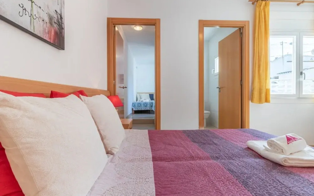 3 Bedroom Villa in Roses Near the Beach