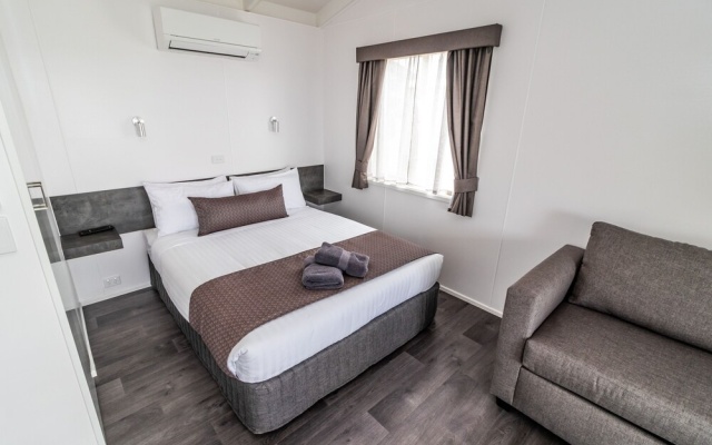 Lake Boga Caravan Park – Guest Rooms – Lake Boga