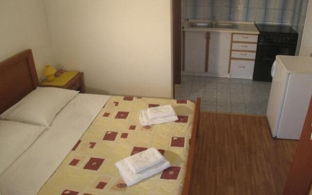 Apartments & Rooms Pierino