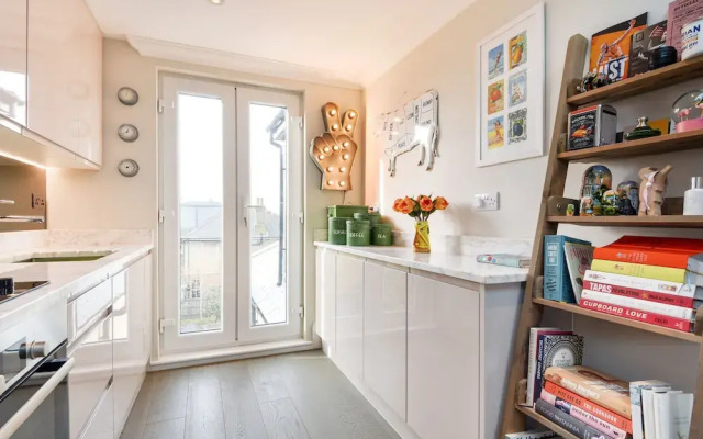 Stylish Family Home Close To Ealing Common
