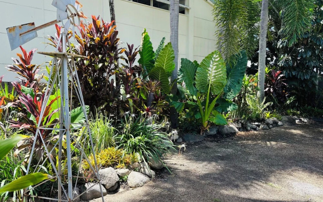 Mossman Exchange & Backpacker Resort