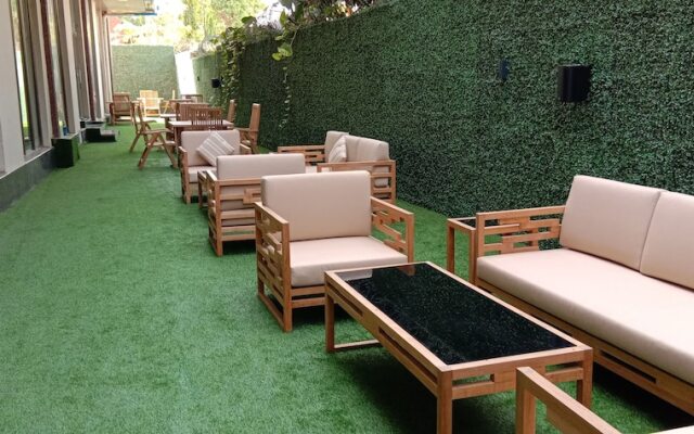 Summerset Continental Hotel By Usuma