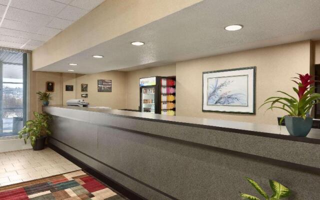 Ramada Hazleton