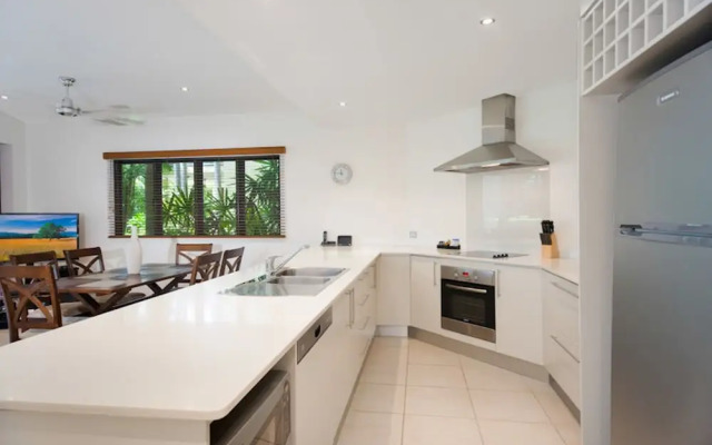 Peponi 2 - Beachfront Apartment