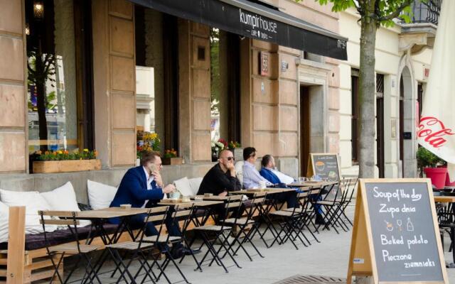 Krakowskie Przedmiescie - Night and Day