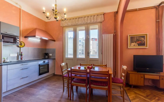 Spacious & Smart Center Apartment