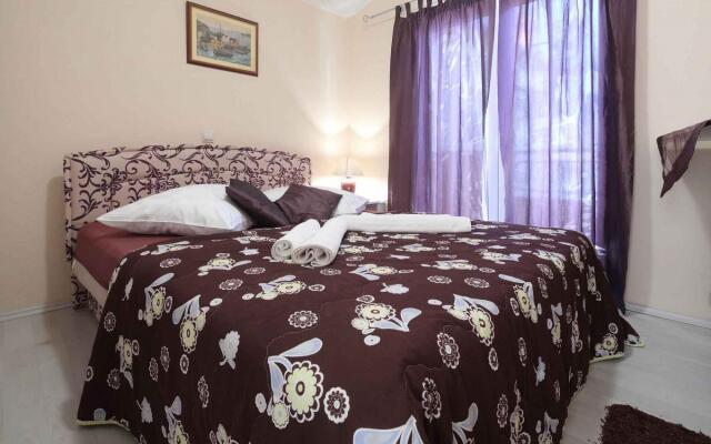 Goran - in the center of the city - A3-CRNO-BIJELI (2+2)