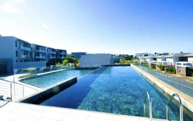 Azuri Apartment with Beach, Pools, Gym, Restaurants, Spa, Boats, kids Corner