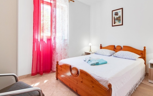 Secluded Apartment in Poreč with Garden