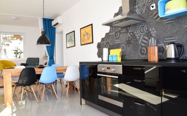 87 Stairs Apartment