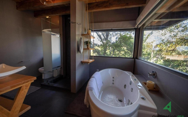 Luxury Cabin at Valle de Bravo Woods