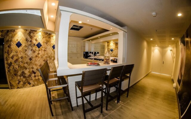 Sandrine Hotel & Spa
