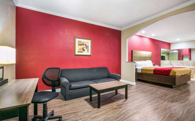 Econo Lodge And Suites