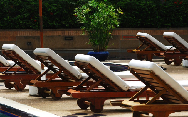 Pantip Suites