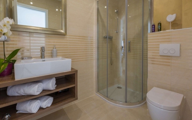 Amazing Villa Apartment With Pool Near the Beach