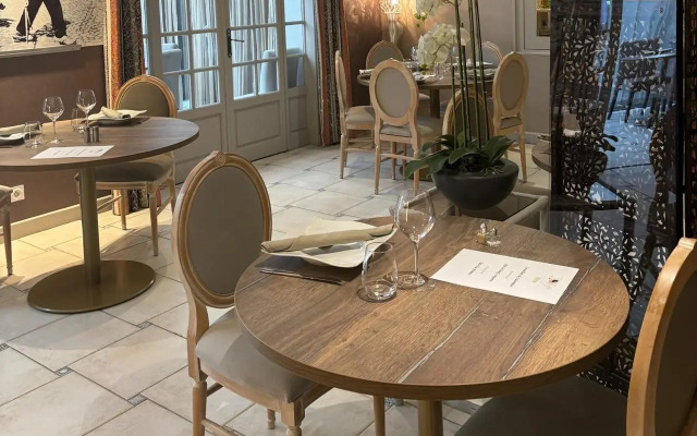 LOGIS Auberge de la Truffe - Hotel de la Mairie