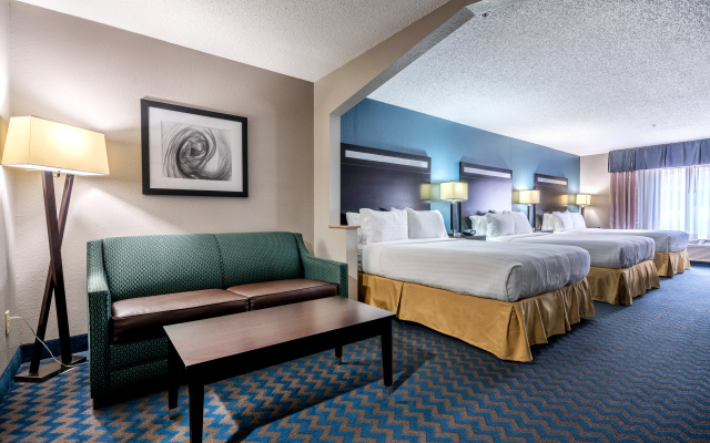 Holiday Inn Express & Suites Roanoke Rapids SE by IHG