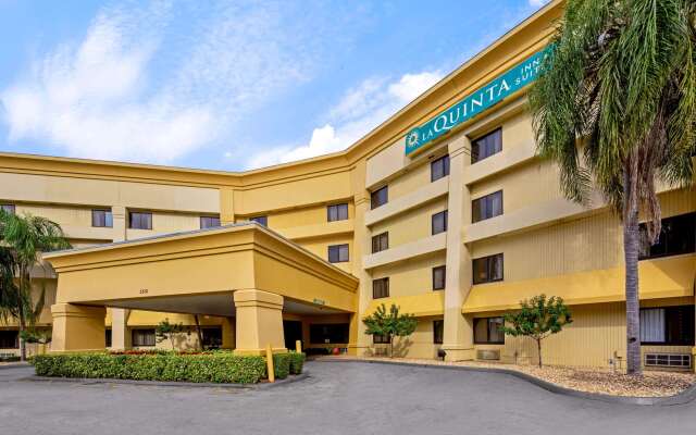 La Quinta Inn & Suites by Wyndham Miami Airport East