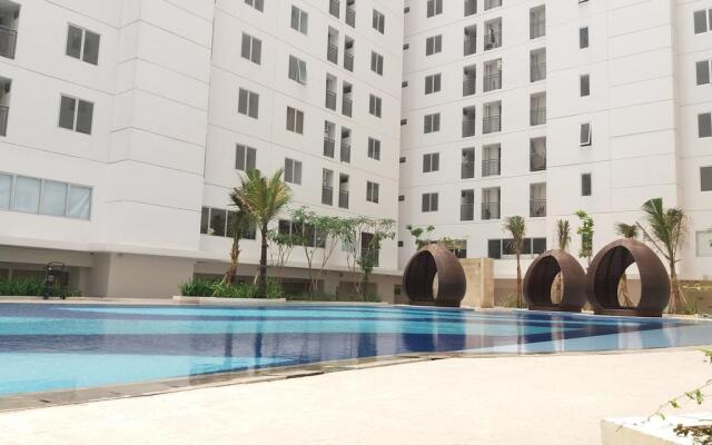 Roomku at Bassura City Apartment