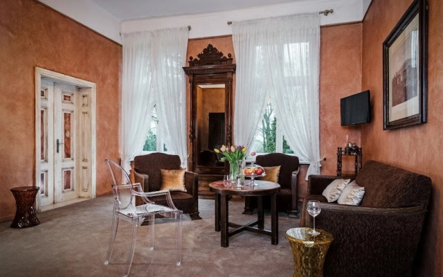 Dwór w Podstolicach