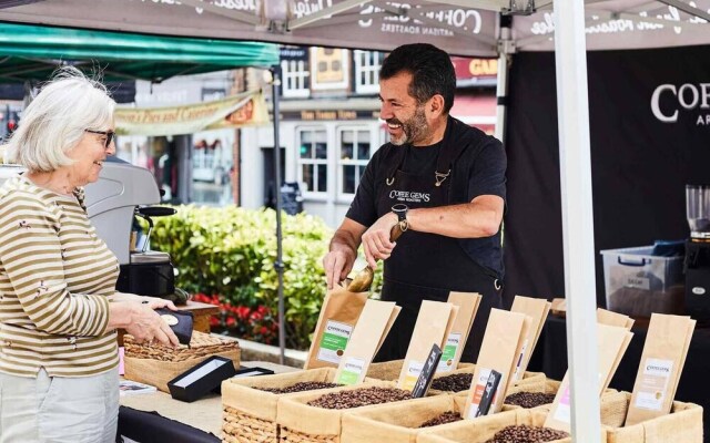 Stylish Central London Balcony Apartment